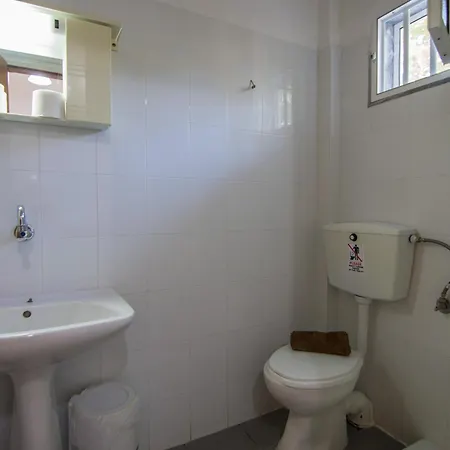 Armiriki Hotel Vrasná