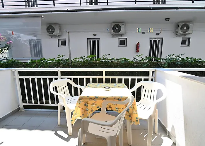 Armiriki Hotel Vrasná